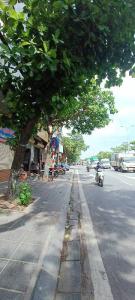 Bán Nhà Nguyễn Văn Linh, dt 70m/4 tâng, mặt đường, hè rộng, phố đông, dễ kinh doanh, giá 5.4 tỷ